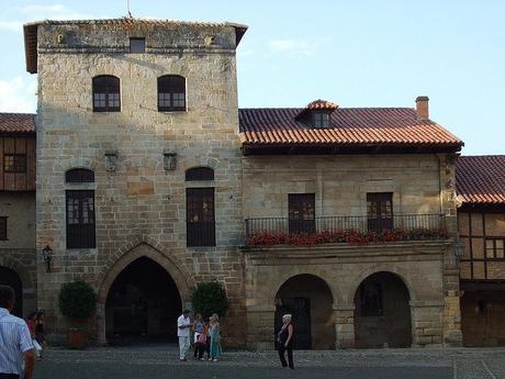 Santillana del Mar: la ciudad de las tres mentiras (Cantabria) Santillana del Mar: la ciudad de las tres mentiras (Cantabria)