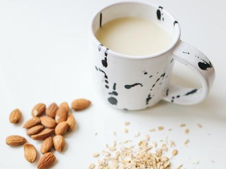 Leche de almendras casera y fácil en 3 pasos bebida vegetal
