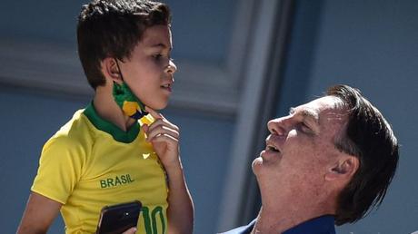 #Brasil: Bolsonaro da positivo de una  gripesinha llamada  #coronavirus:  (8 polémicas frases )
