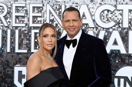 Conoce la modesta casa que Jennifer Lopez y Alex Rodríguez acaban de comprar en California (FOTO Y VIDEO)