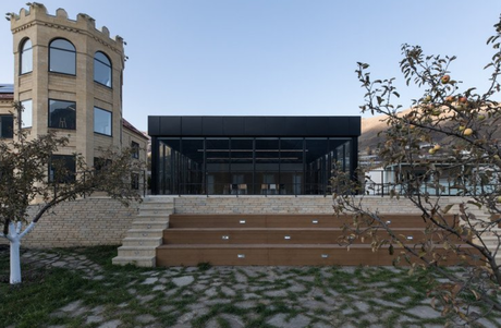 Un centro de inspiración para los peques es la Luminaria de Khryug, distrito de Akhtyn