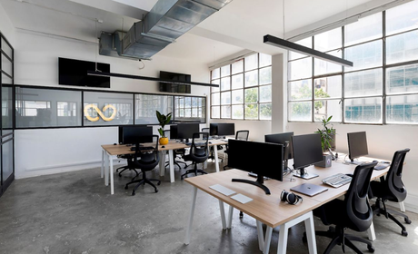 arquitectura industrial moderna: wizz air se mudan a un edificio viejo