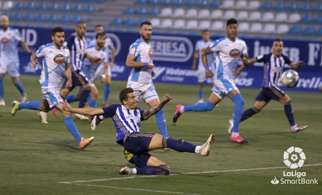 SD Ponferradina 0 CD Lugo 1. La Ponferradina sigue sin saber salir del lío y suma la cuarta derrota consecutiva
