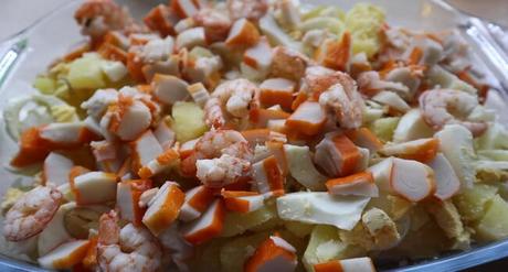 Ensalada de Patatas Cocidas y Gambas con Thermomix ® Mezclamos todos los ingredientes para hacer la ensalada