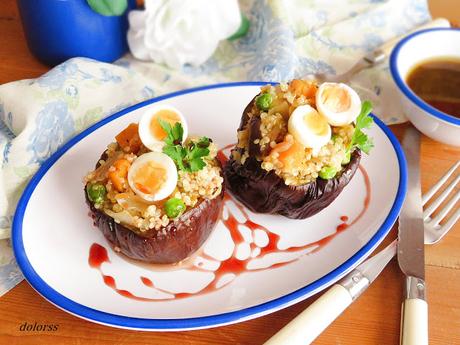 Berenjenas rellenas de quinoa y huevo de codorniz