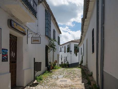 turismo de cercanía en Huelva, calle de Linares de la Sierra