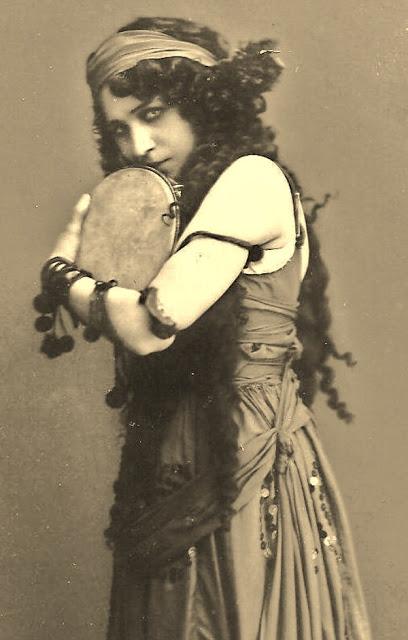 LA PANDERETERA DE LA CALLE SEGOVIA