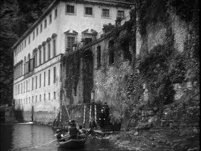 El edificio de Malombra