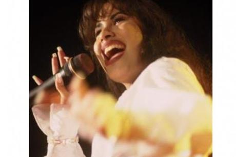 #Mexico: La familia de Selena exige no usar su imagen en un acto de Trump #Mexico: La familia de Selena exige no usar su imagen en un acto de Trump