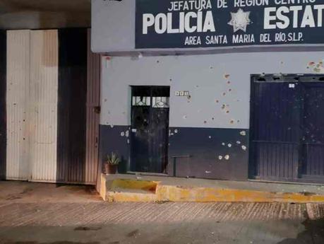 Balean comandancia de la Policía Estatal en Santa María del Río