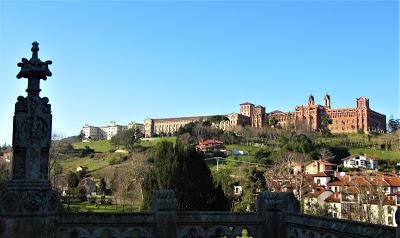 Vista de la Universidad de Comillas desde el Palacio