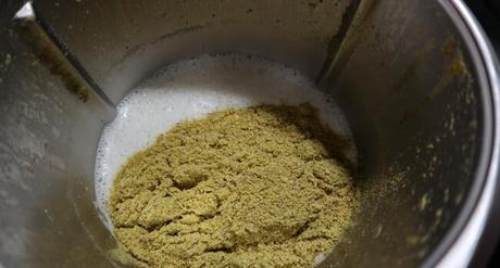 Mezclamos los ingredientes con el pistacho