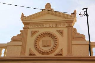 Lenguas, centralismo y dialectos en Wonderland