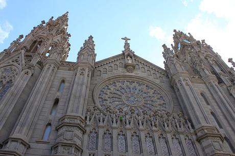 Turismo de cercanía en Las Palmas turismo de cercanía en Las Palmas, fachada iglesia de Arucas