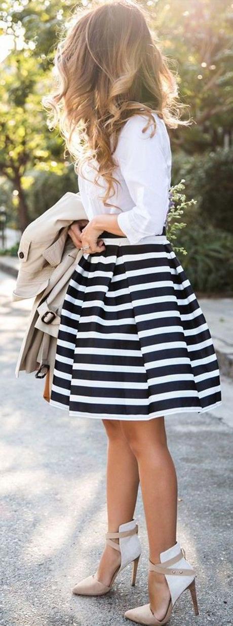 Outfit Falda Rayas Verticales Blanco Y Negro