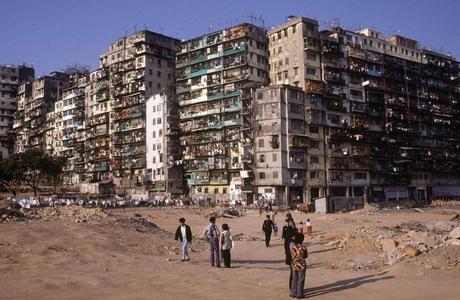 Kowloon city en Hong Kong: la aglomeración humana más densa del mundo y sus condicionantes geográficas y políticas.