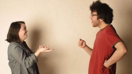 Cómo aprender a escuchar en una conversación en 5 pasos Cómo aprender a escuchar en una conversación en 5 pasos