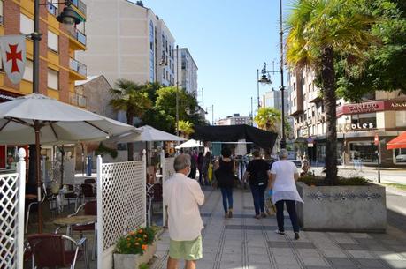 Más público en el mercadillo de Ponferrada con el incremento de puestos de textil Más público en el mercadillo de Ponferrada con el incremento de puestos de textil