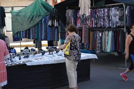 Más público en el mercadillo de Ponferrada con el incremento de puestos de textil Más público en el mercadillo de Ponferrada con el incremento de puestos de textil
