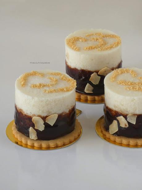 Pastelitos Piña y Coco