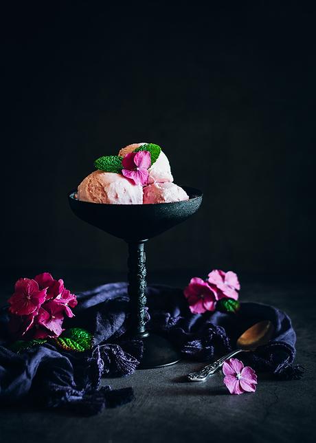 Helado de ciruelas rojas