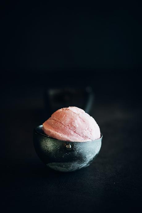 Helado de ciruelas rojas