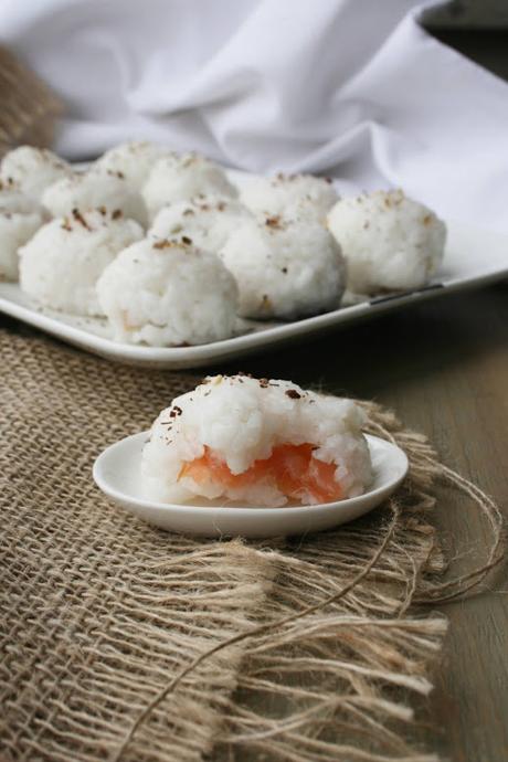 Bolitas de arroz rellenas de salmón ahumado Bolitas de arroz rellenas de salmón ahumado El Ágora de Ángeles