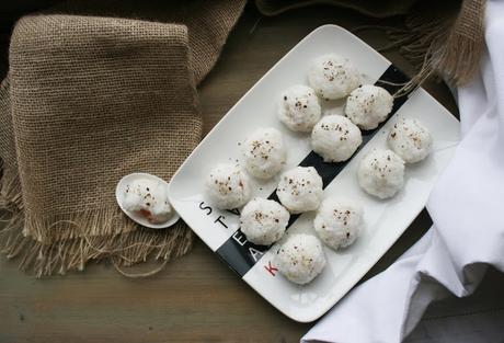 Bolitas de arroz rellenas de salmón ahumado Bolitas de arroz rellenas de salmón ahumado El Ágora de Ángeles