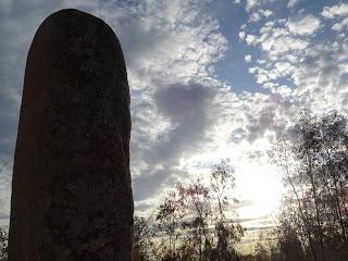 Imagen del mes: Menhir del Cabezo, en las cercanías de Alcántara Imagen del mes: Menhir del Cabezo, en las cercanías de Alcántara