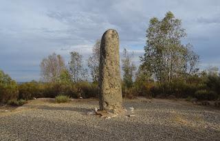 Imagen del mes: Menhir del Cabezo, en las cercanías de Alcántara Imagen del mes: Menhir del Cabezo, en las cercanías de Alcántara