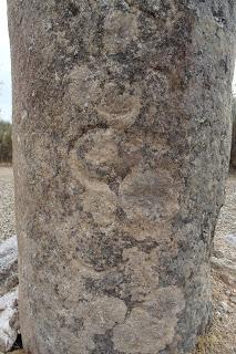 Imagen del mes: Menhir del Cabezo, en las cercanías de Alcántara Imagen del mes: Menhir del Cabezo, en las cercanías de Alcántara