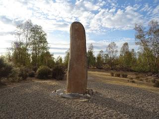 Imagen del mes: Menhir del Cabezo, en las cercanías de Alcántara