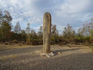 Imagen del mes: Menhir del Cabezo, en las cercanías de Alcántara Imagen del mes: Menhir del Cabezo, en las cercanías de Alcántara