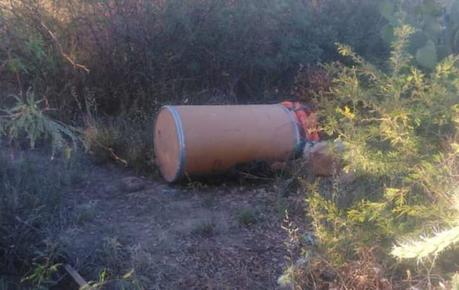 Localizan hombre sin vida dentro de un tambo en La Zona Industral