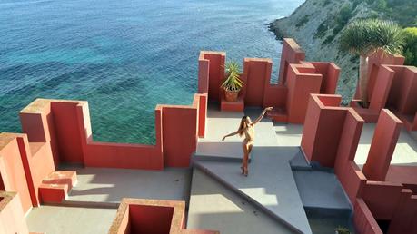 Bailando en el Muralla Roja de Calpe