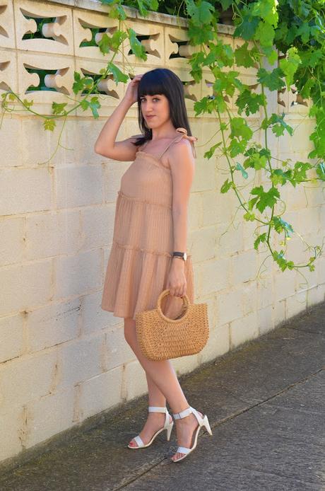 Vestido de tirantes beige