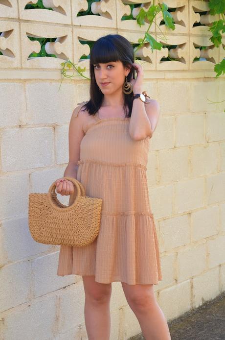 Vestido de tirantes beige