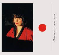 Chlöe’s Clue estrena Carmín y Rubor