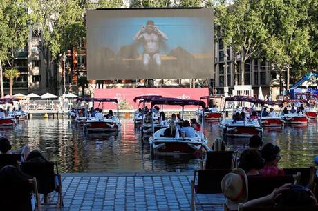París crea un “cine bote” para mitigar la cuarentena #Cines #Autocines #Entretenimiento #Espectaculos