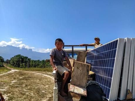 Los paneles solares que están transformando vidas en la Gran Sabana (FOTOS Y VIDEO) #Venezuela #Tecnologia #Futuro #Ecosistema