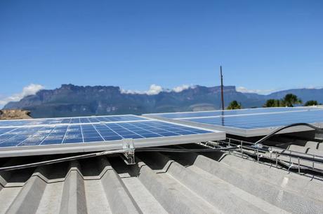 Los paneles solares que están transformando vidas en la Gran Sabana (FOTOS Y VIDEO) #Venezuela #Tecnologia #Futuro #Ecosistema
