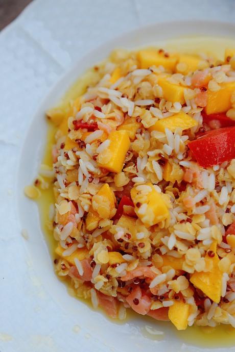 ENSALADA TROPICAL CON MANGO Y SALMÓN AHUMADO