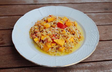 ENSALADA TROPICAL CON MANGO Y SALMÓN AHUMADO