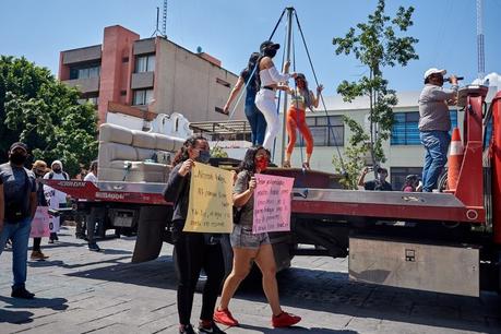 Empleados de antros y «tables» piden poder regresar a trabajar