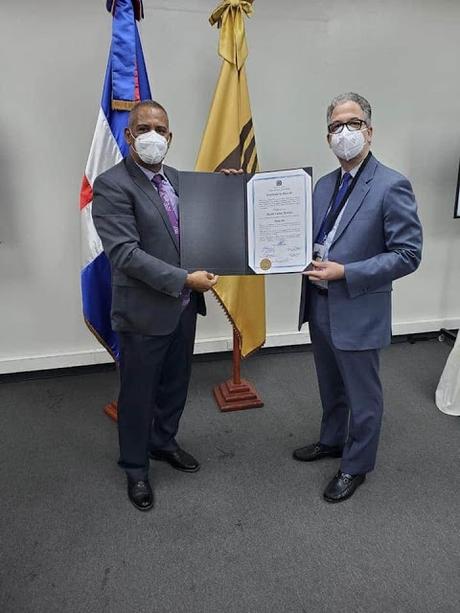 Rafael Cuevas recibe certificado de diputado electo; impulsará iniciativas a favor desarrollo Prov. Bahoruco.