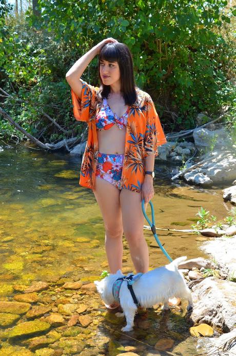 Kimono y bikini anaranjados