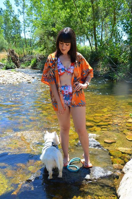 Kimono y bikini anaranjados