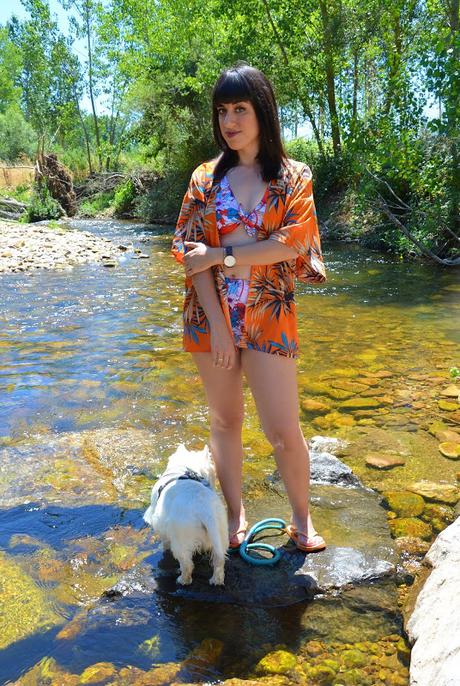 Kimono y bikini anaranjados