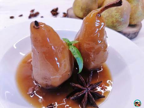 Peras en almíbar de anís estrellado