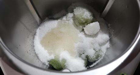 Mermelada de Kiwi con Thermomix ® Echar los ingrediente en el vaso para mezclarlos